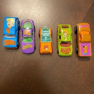 Scooby Doo themed race cars